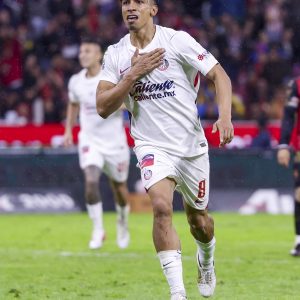 Pese a un penal errado, las Chivas le empataron al Atlas