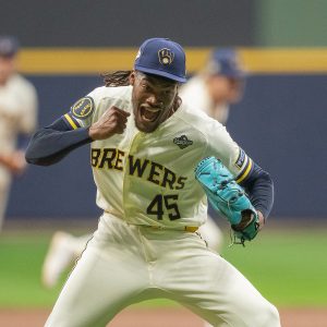 Los Brewers ganan un intenso Juego 1 de la Serie Mundial a los Rays