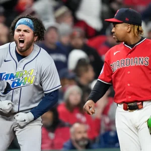 Los Rays emparejan la serie al ganar el cuarto en Cleveland