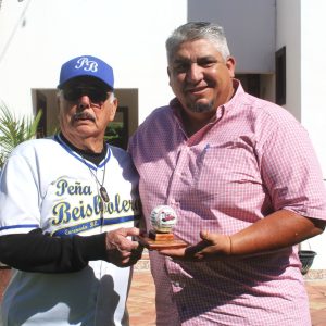 Iker “Vaquero” Franco entra al Salón de la Fama de la Peña Beisbolera de Ensenada